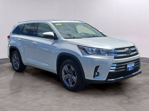 Used 2019 Toyota Highlander Limited Platinum AWD/4WD image 3