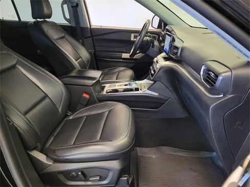 Used 2021 Ford Explorer XLT w/ Equipment Group 202A image 18