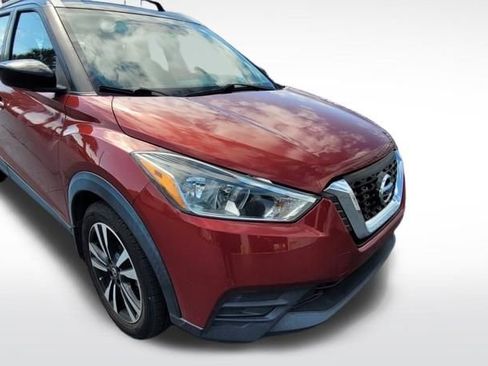 Used 2018 Nissan Kicks SV w/ Interior Electronics Package FWD image 5