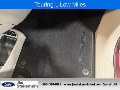 Used 2017 Chrysler Pacifica Touring-L w/ Tire & Wheel Group FWD image 40