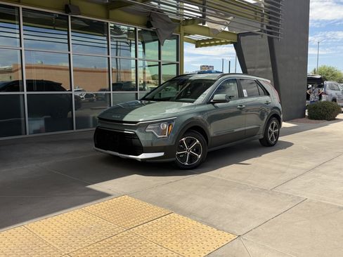 Used 2023 Kia Niro EX w/ EX Cold Weather Package FWD image 1