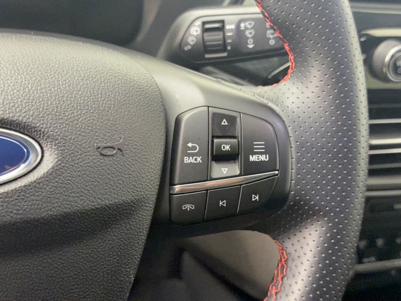 Used 2025 Ford Escape ST-Line FWD image 19