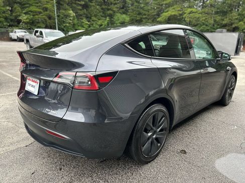 Used 2024 Tesla Model Y Long Range RWD image 7