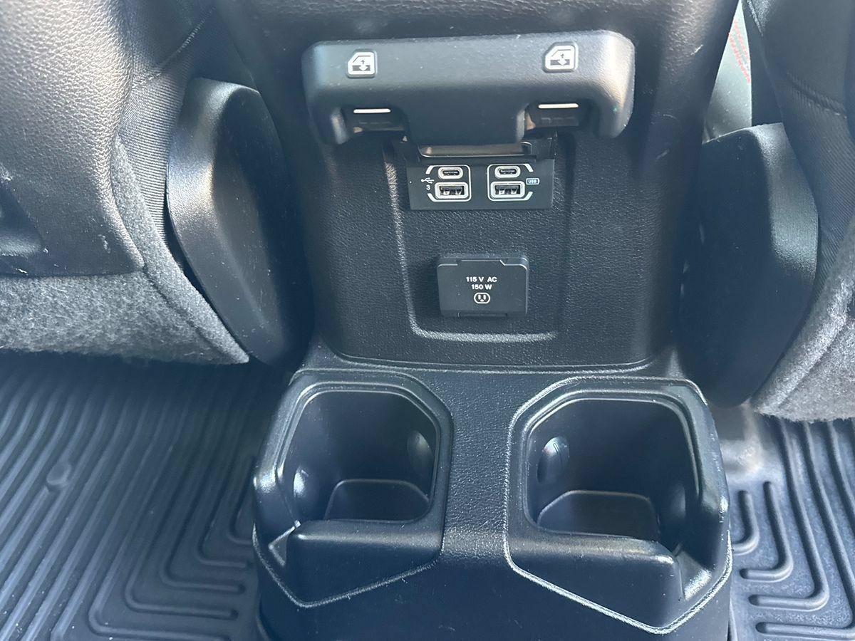 Used 2018 Jeep Wrangler Unlimited Rubicon w/ LED Lighting Group AWD/4WD image 29