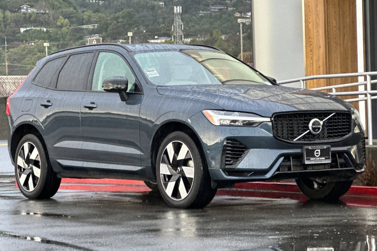 Used 2020 Volvo XC90 T8 Momentum w/ Protection Package AWD/4WD image 9