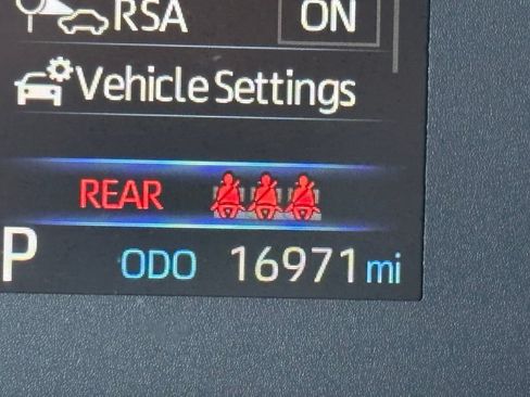 Used 2023 Toyota Corolla Cross L FWD image 14