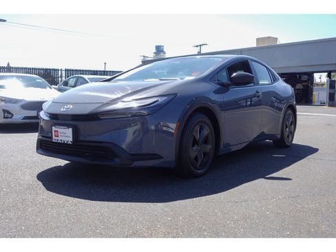 Certified 2025 Toyota Prius LE FWD image 7