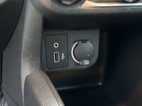 Used 2021 Nissan Kicks S image 31