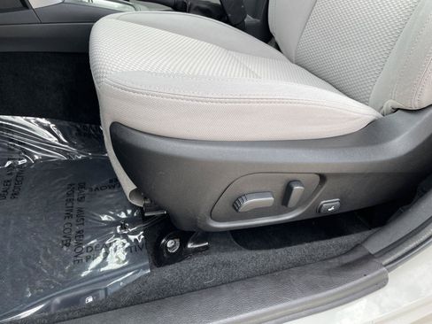 Used 2017 Subaru Forester 2.5i Premium AWD/4WD image 18
