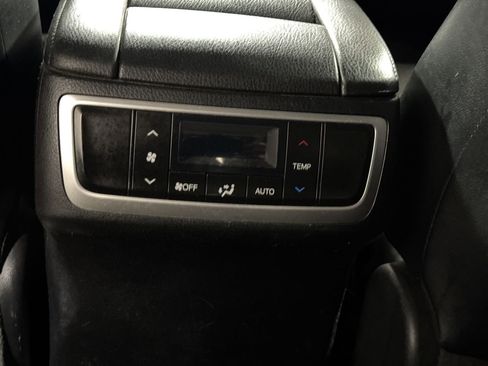 Used 2014 Toyota Highlander Limited image 32