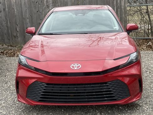 Used 2025 Toyota Camry LE image 2