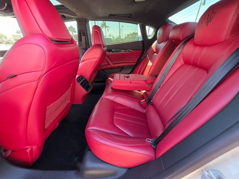 Used 2017 Maserati Quattroporte S GranSport image 24