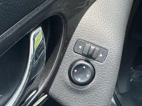 Used 2020 Nissan Rogue SV AWD/4WD image 18