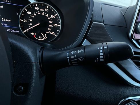 Used 2025 Nissan Altima 2.5 SV image 35