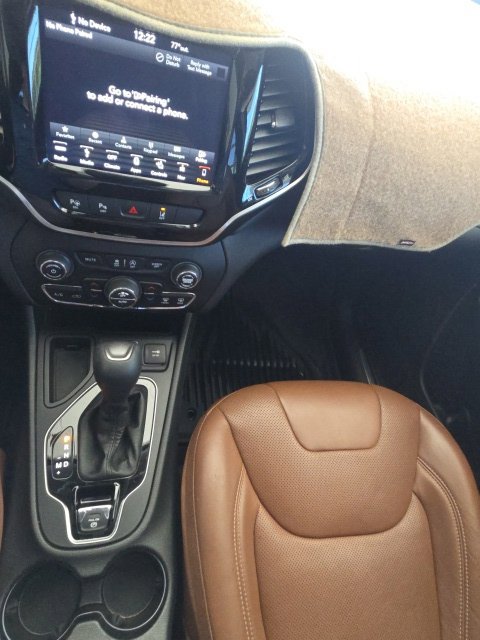 Used 2019 Jeep Cherokee Overland w/ Technology Group FWD image 22