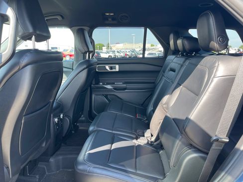Used 2020 Ford Explorer XLT w/ Equipment Group 202A AWD/4WD image 15