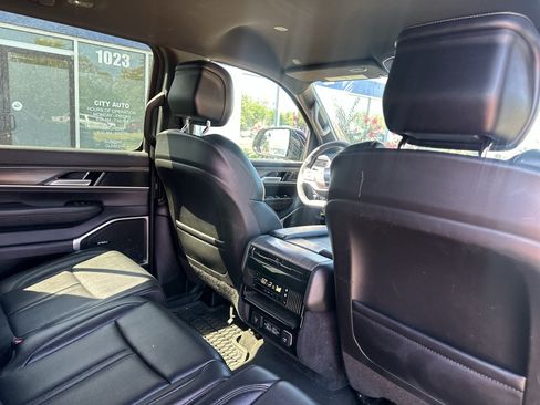 Used 2024 Jeep Wagoneer Series II w/ Flexible Seating Group RWD image 15