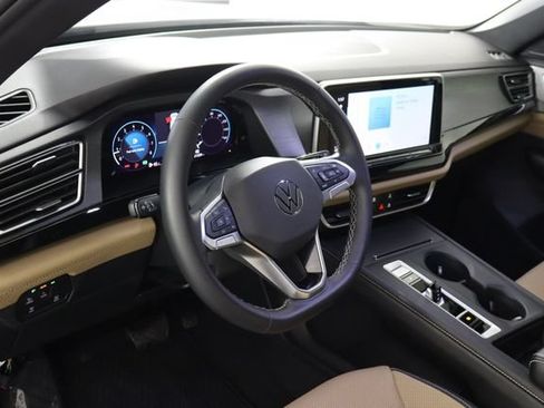 Used 2025 Volkswagen Atlas Cross Sport SE FWD image 17