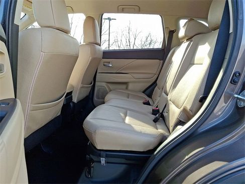 Used 2017 Mitsubishi Outlander SEL image 13