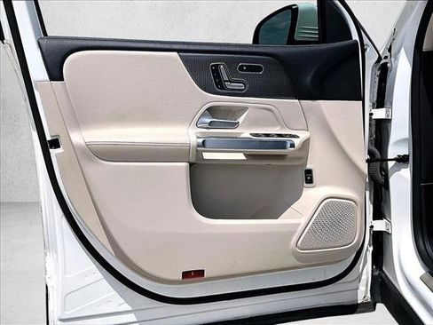 Used 2022 Mercedes-Benz GLB 250 image 18