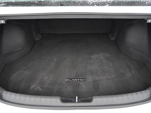 Certified 2025 Hyundai Elantra SEL image 18