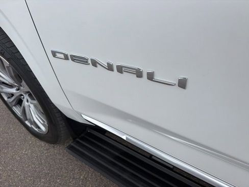 Used 2021 GMC Yukon Denali w/ Denali Ultimate Package AWD/4WD image 3
