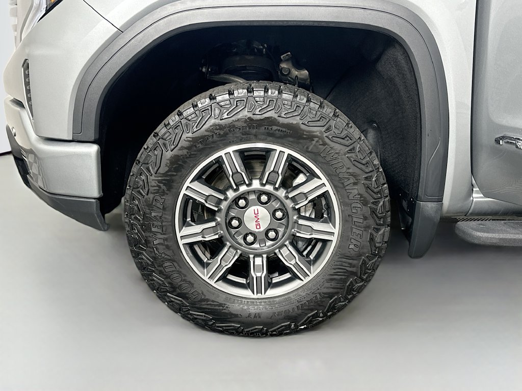 Used 2024 GMC Sierra 1500 AT4 w/ Technology Package AWD/4WD image 32