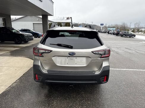Used 2020 Subaru Outback Premium image 4