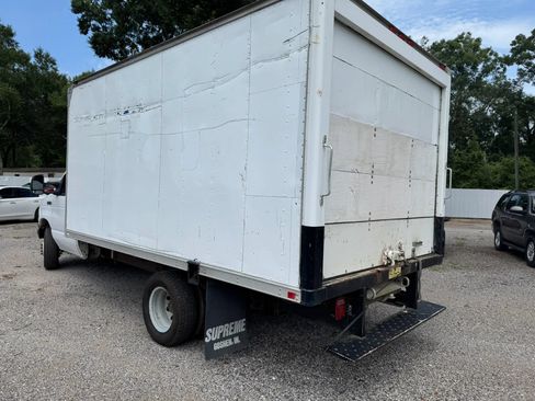 Used 2006 Ford E-350 and Econoline 350 Super Duty RWD image 3