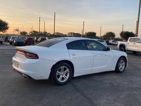 Used 2021 Dodge Charger SXT w/ Leather Interior Group RWD image 4