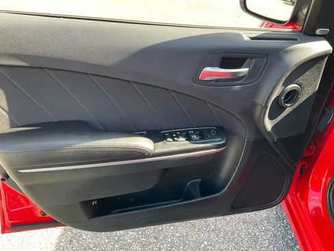 Used 2015 Dodge Charger SXT image 7