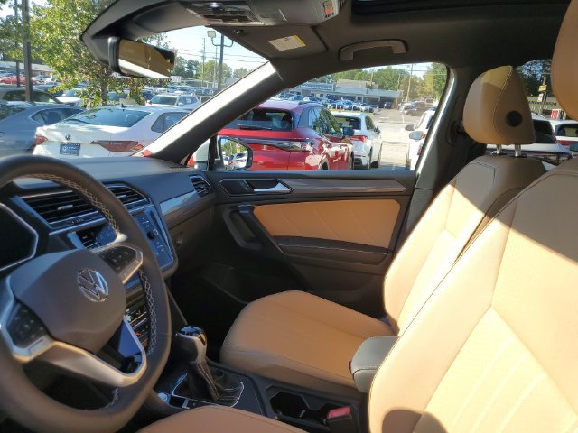 Certified 2023 Volkswagen Tiguan SE w/ Panoramic Sunroof Package FWD image 23