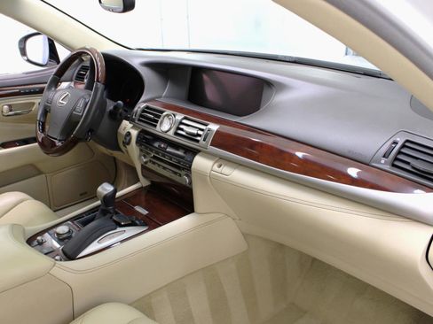 Used 2016 Lexus LS 460 w/ Comfort Package image 47