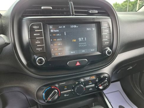 Used 2020 Kia Soul LX FWD image 25