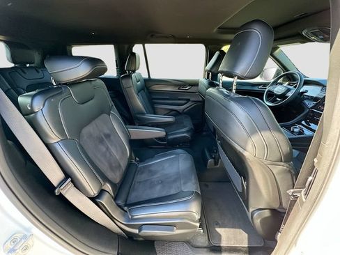 Used 2024 Jeep Grand Cherokee L Altitude RWD image 29