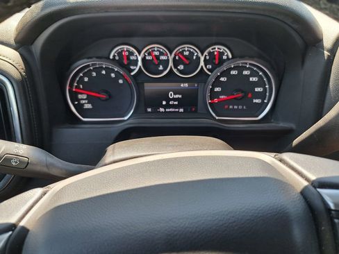 Used 2022 Chevrolet Silverado 1500 LT AWD/4WD image 12