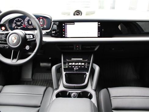 Used 2025 Porsche Cayenne Coupe image 22