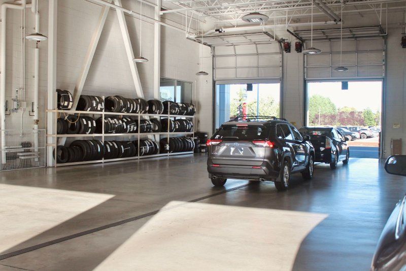 Used 2024 Nissan Rogue S FWD image 7