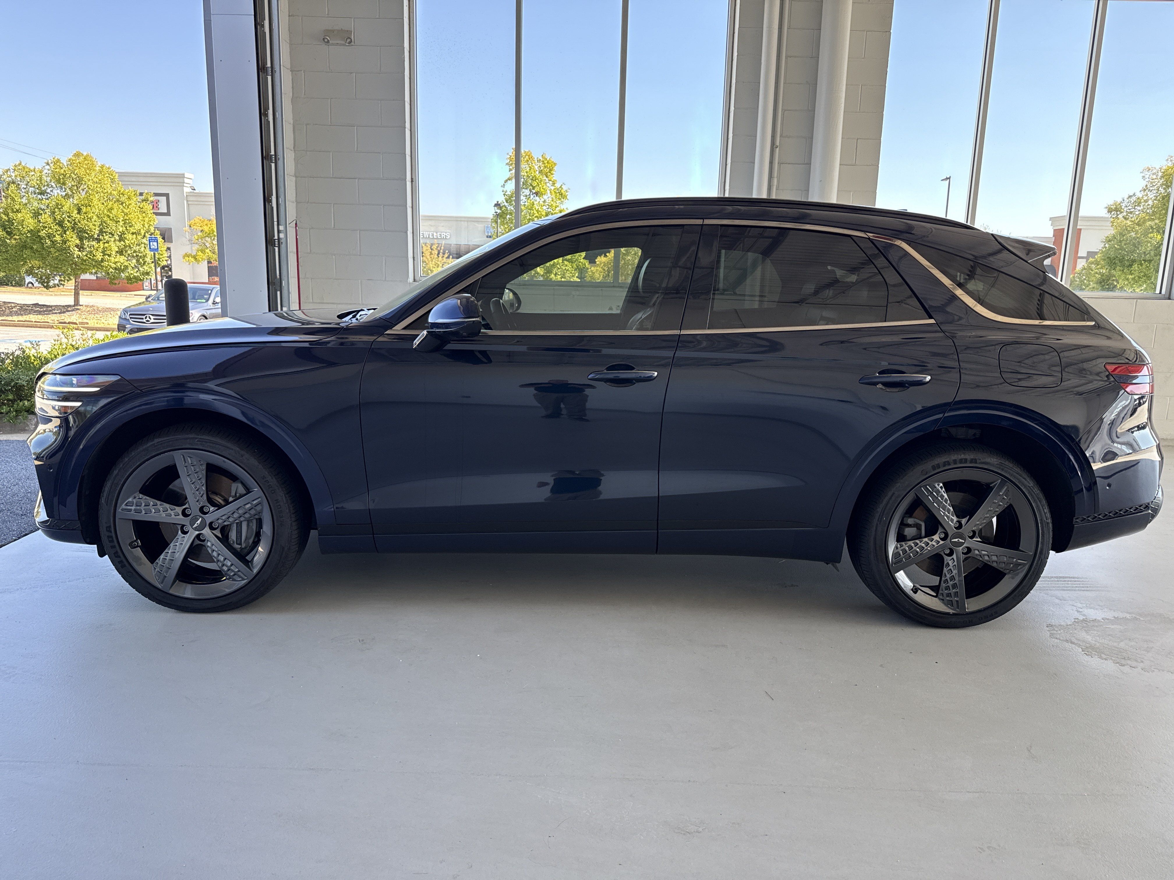 Used 2022 Genesis GV70 3.5T Sport w/ Sport Prestige Package AWD/4WD image 7