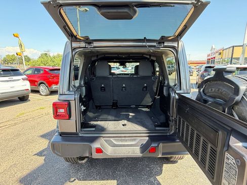 Used 2025 Jeep Wrangler Unlimited Sahara AWD/4WD image 29