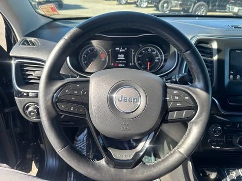 Used 2019 Jeep Cherokee Latitude Plus FWD image 20