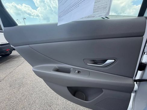 Used 2025 Hyundai Elantra Sport FWD image 30