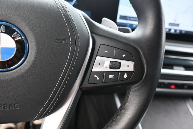 Used 2025 BMW X5 xDrive50e AWD/4WD image 16
