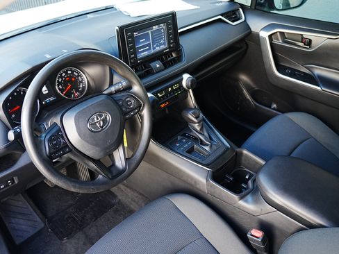 Used 2022 Toyota RAV4 LE image 8