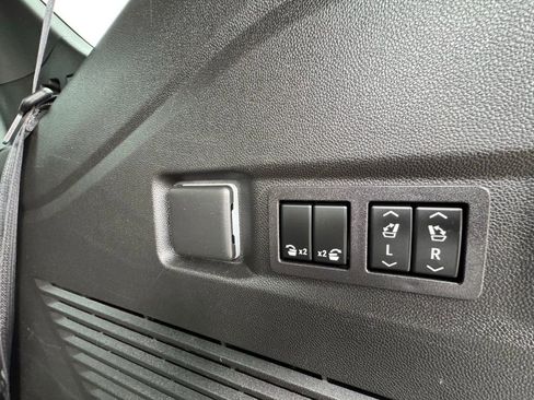 Used 2023 GMC Yukon Denali Ultimate AWD/4WD image 40