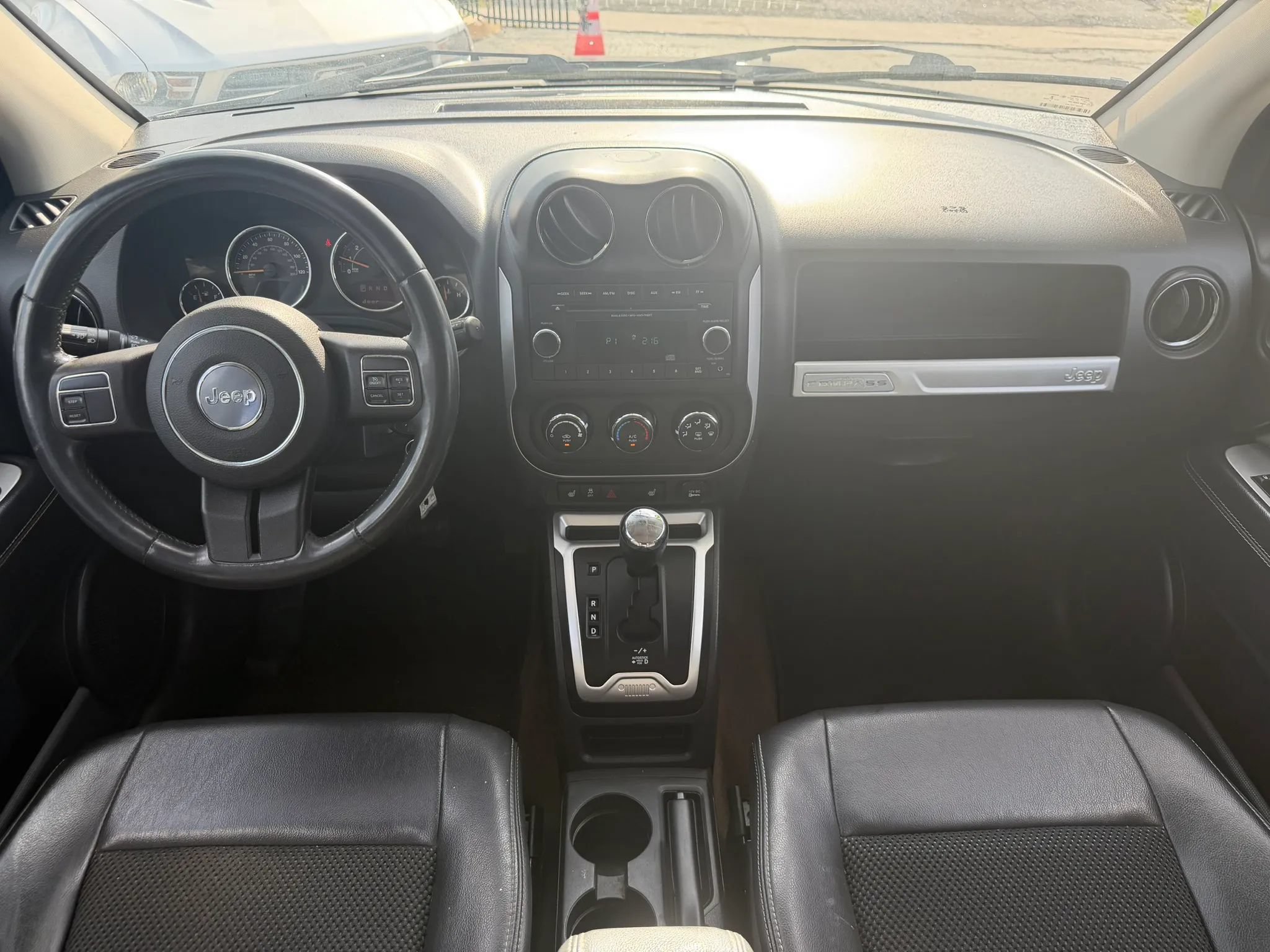 Used 2014 Jeep Compass Latitude FWD image 7