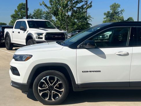 Used 2022 Jeep Compass Limited AWD/4WD image 7