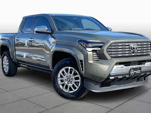 Used 2025 Toyota Tacoma Limited image 2