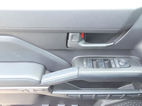 Certified 2025 Toyota 4Runner TRD Off Road image 29