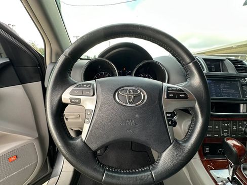 Used 2013 Toyota Highlander Limited AWD/4WD image 31